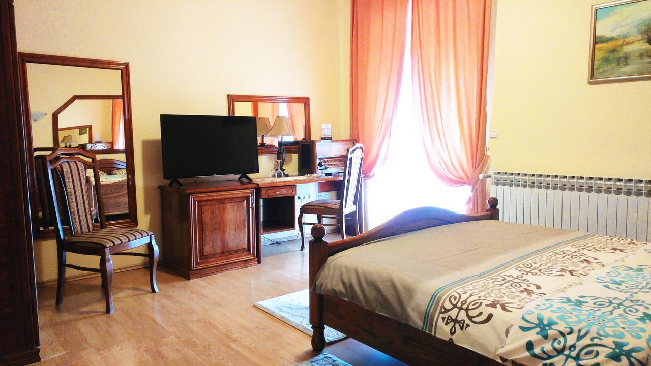 Hotel Derby Orasje 外观 照片