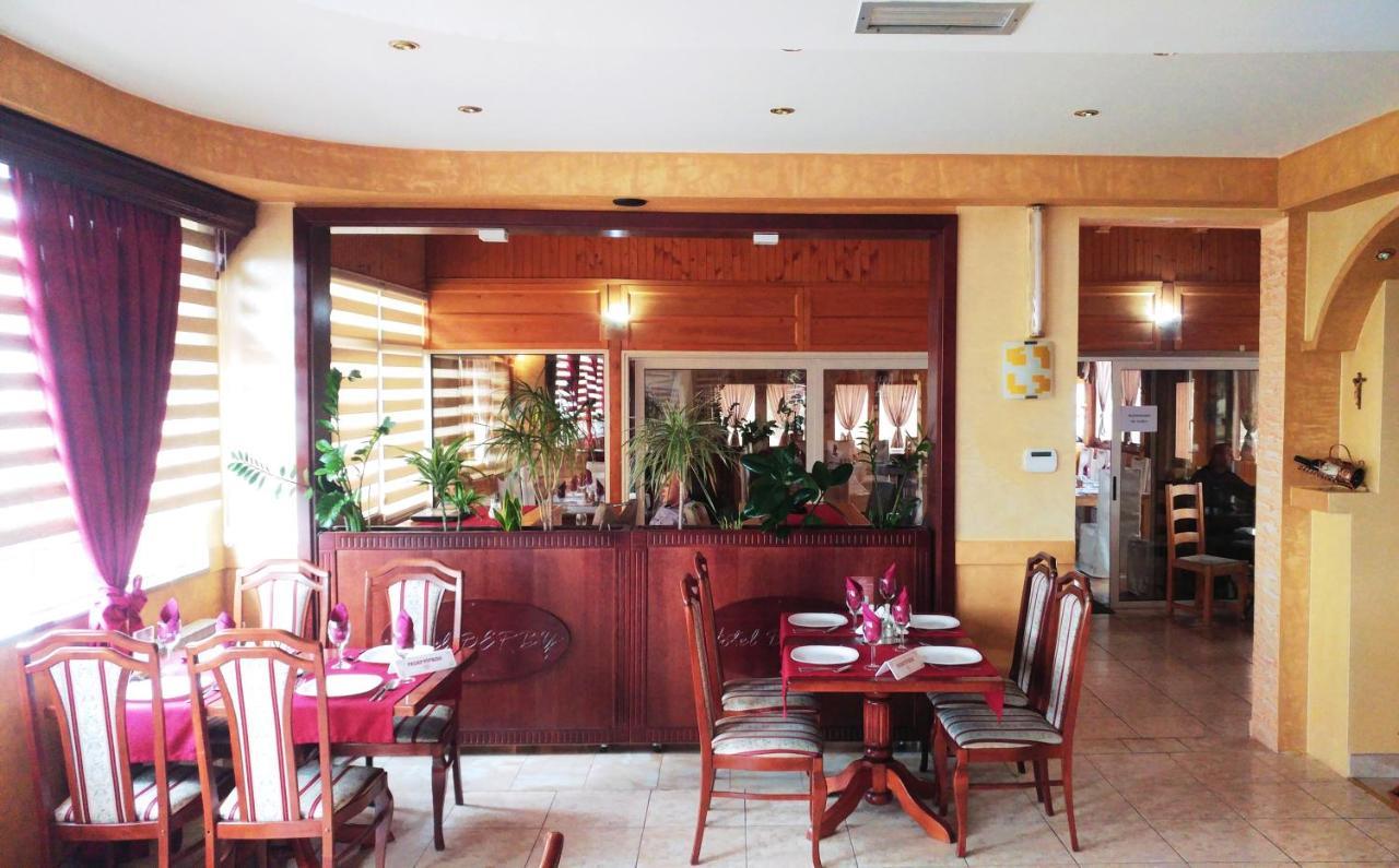 Hotel Derby Orasje 外观 照片