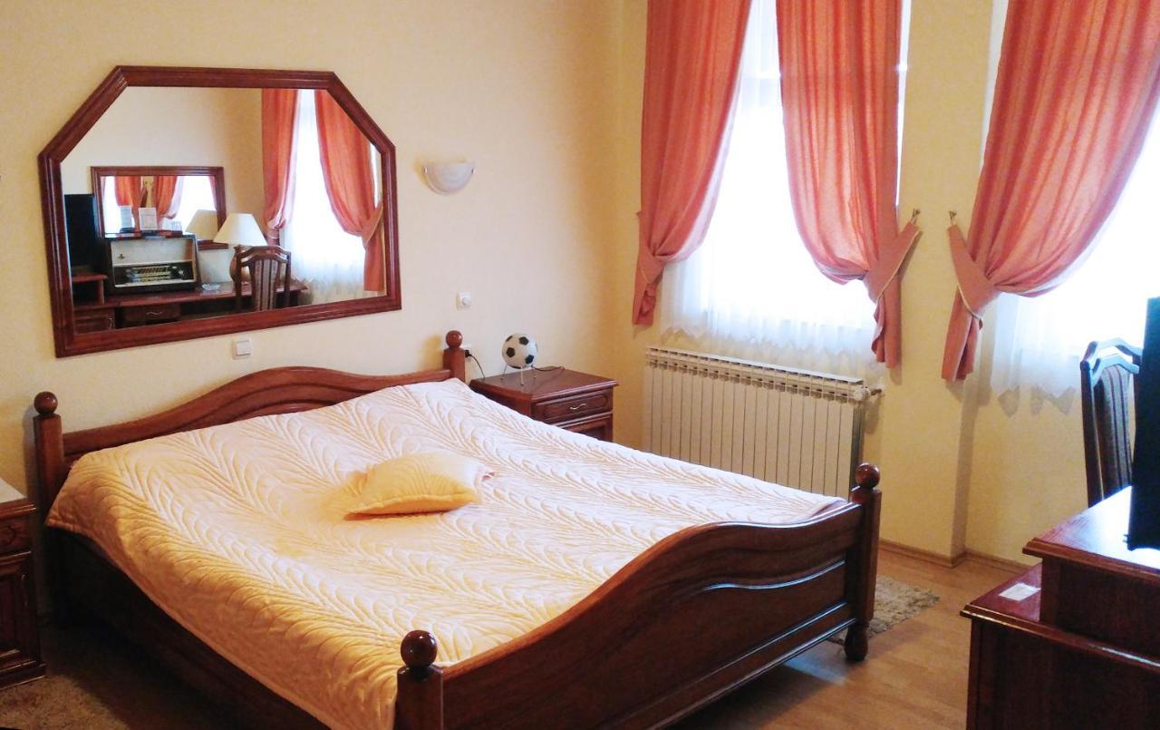 Hotel Derby Orasje 外观 照片